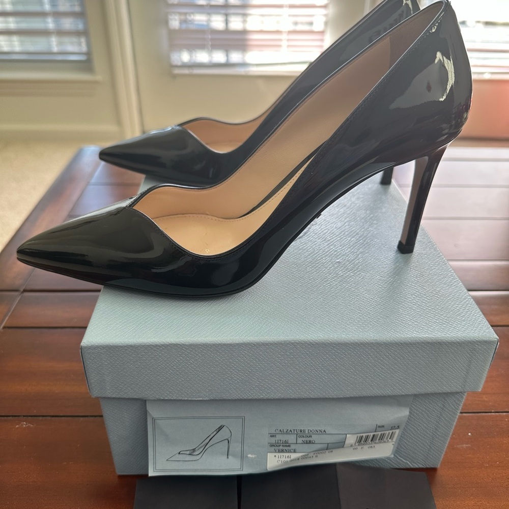 Prada Calzature Donna Vernice Black Prada logo Pointy-Toe Patent Heels - Size 38